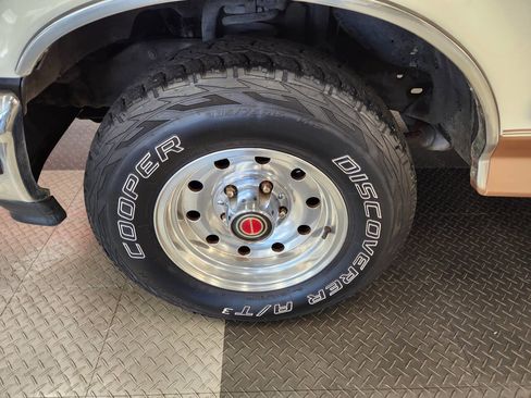 Used 1995 Ford F150 XLT image 9