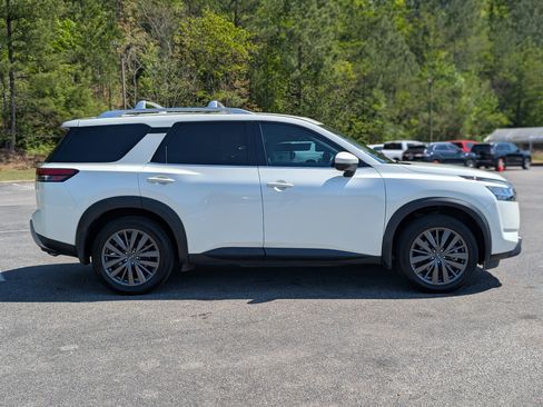 Used 2022 Nissan Pathfinder SL w/ SL Premium Package image 10