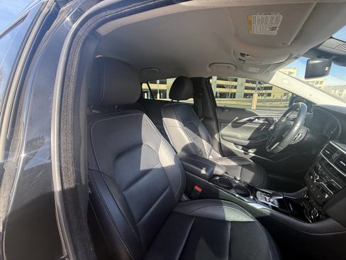 Used 2017 INFINITI QX30 AWD image 26