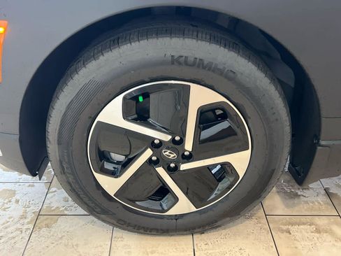 New 2026 Hyundai Ioniq 9 SE AWD/4WD image 16