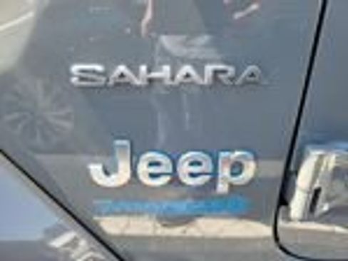 Used 2022 Jeep Wrangler Unlimited Sahara w/ Cold Weather Group AWD/4WD image 12