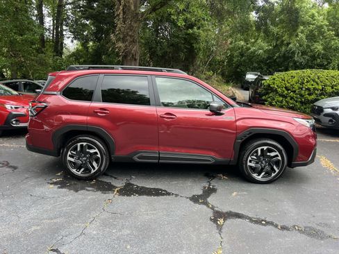 Certified 2025 Subaru Forester Limited w/ Popular Package AWD/4WD image 8