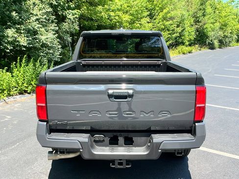 Used 2025 Toyota Tacoma SR5 AWD/4WD image 4