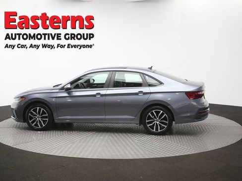 Used 2025 Volkswagen Jetta SE FWD image 59