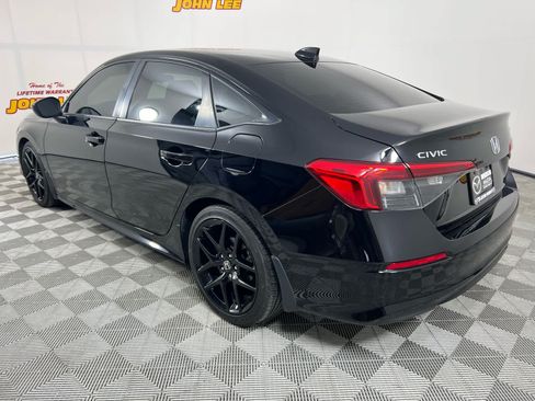Used 2023 Honda Civic Sport image 3
