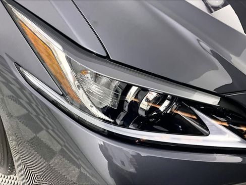 Used 2025 Lexus ES 300h w/ Premium Package image 26