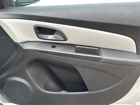 Used 2011 Chevrolet Cruze LS image 19