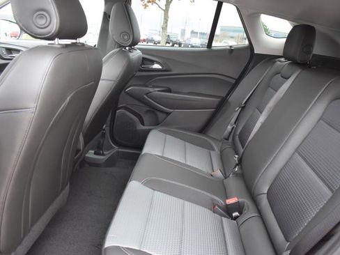 New 2026 Chevrolet Trax LT w/ Sunroof Package image 15