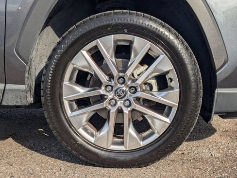 Used 2021 Toyota RAV4 XLE Premium FWD image 11