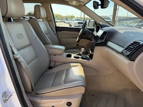 Used 2020 Jeep Grand Cherokee Overland RWD image 24