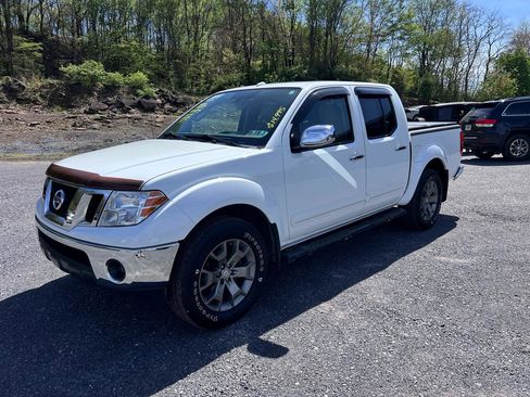 Used 2014 Nissan Frontier SL w/ SL Moonroof Package AWD/4WD image 3