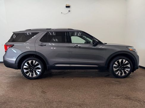 Used 2025 Ford Explorer Platinum w/ LUX Leather Package AWD/4WD image 8
