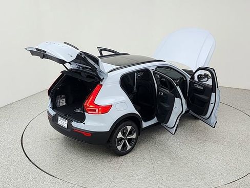 New 2026 Volvo XC40 B5 Plus w/ Climate Package AWD/4WD image 40