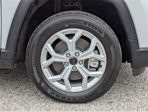 New 2026 Jeep Compass Latitude image 11