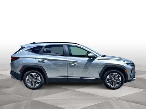 Used 2025 Hyundai Tucson SEL FWD image 9