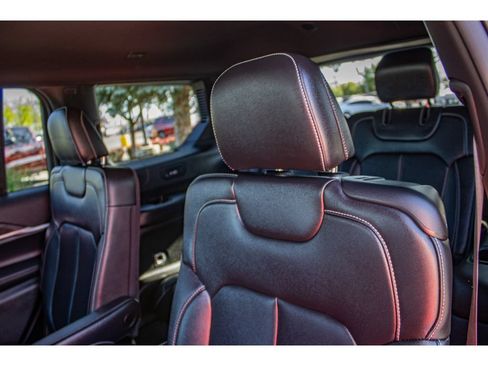 Used 2024 Jeep Grand Cherokee L Limited AWD/4WD image 22
