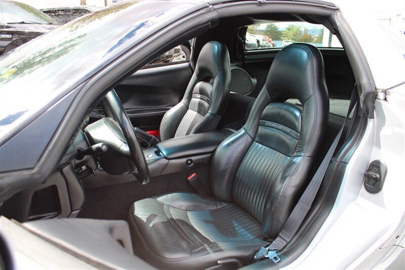 Used 1999 Chevrolet Corvette Coupe w/ Memory Pkg RWD image 15