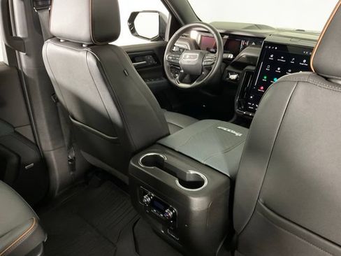 Used 2025 GMC Yukon AT4 w/ AT4 Premium Package AWD/4WD image 36