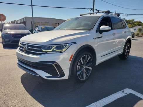 Used 2022 Volkswagen Tiguan SEL R-Line image 4
