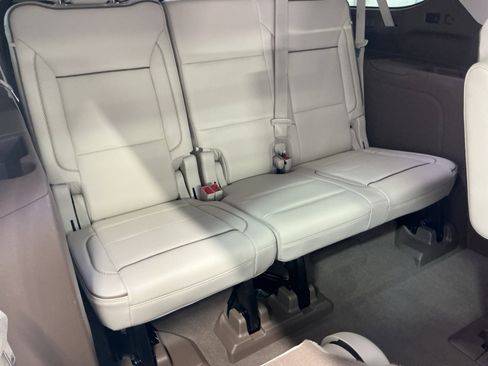 Used 2022 GMC Yukon XL Denali AWD/4WD image 16