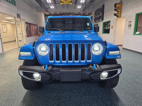 Used 2023 Jeep Wrangler Unlimited Sahara AWD/4WD image 3