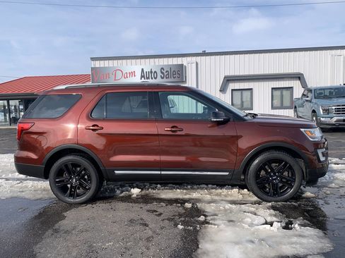 Used 2016 Ford Explorer XLT w/ Equipment Group 202A image 3