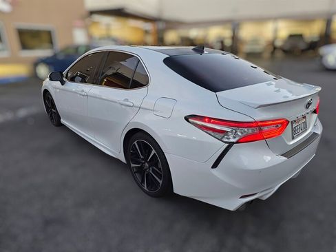 Used 2018 Toyota Camry XSE image 6