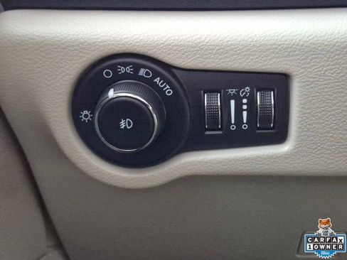 Used 2024 Chrysler Pacifica Touring-L image 16