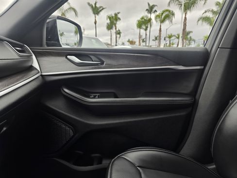 New 2025 Jeep Grand Cherokee Limited w/ Luxury Tech Group II image 13