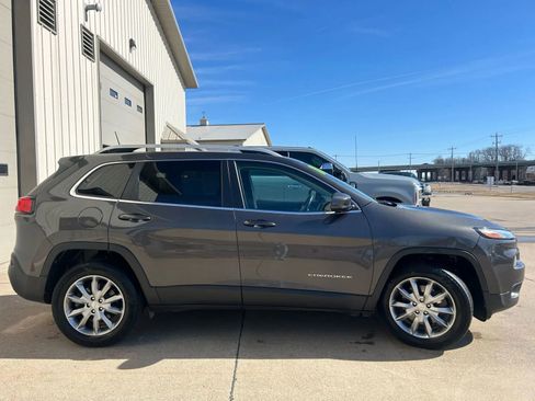 Used 2018 Jeep Cherokee Limited image 7