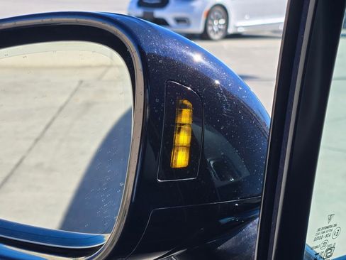 Used 2024 Porsche Macan w/ Premium Plus Package image 10