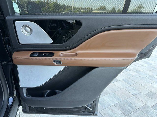 Used 2023 Lincoln Aviator Reserve w/ Equipment Group 201A RWD image 20