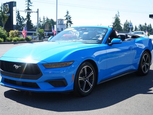 Used 2025 Ford Mustang Premium RWD image 13