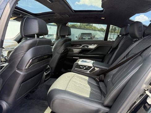 Used 2018 BMW 750i RWD image 15