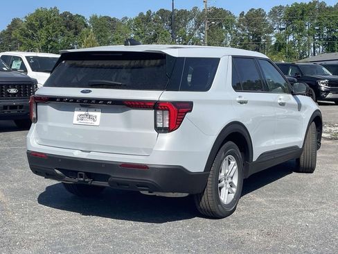 New 2026 Ford Explorer Active RWD image 3