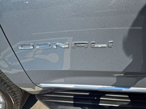 Used 2024 GMC Yukon Denali AWD/4WD image 10