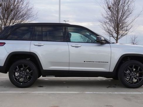 New 2025 Jeep Grand Cherokee Limited AWD/4WD image 10