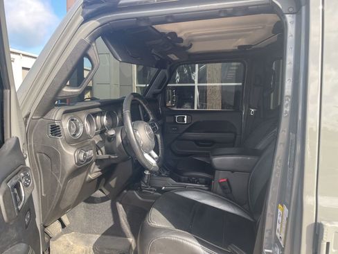 Used 2019 Jeep Wrangler Unlimited Sahara image 14