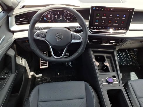 New 2026 Volkswagen Tiguan SE R-Line FWD image 16