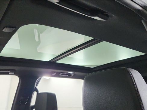 Used 2023 Chevrolet Tahoe Z71 w/ Luxury Package AWD/4WD image 13