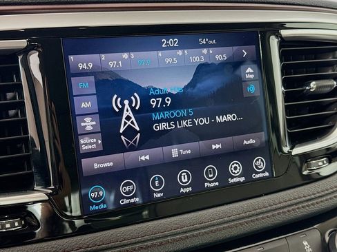 Used 2020 Chrysler Pacifica Limited FWD image 15