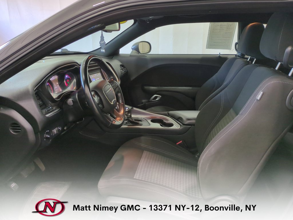 Used 2021 Dodge Challenger SXT RWD image 3
