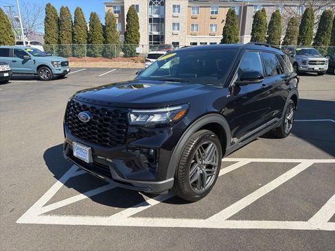 Used 2025 Ford Explorer ST-Line w/ ST-Line Street Pack AWD/4WD image 3