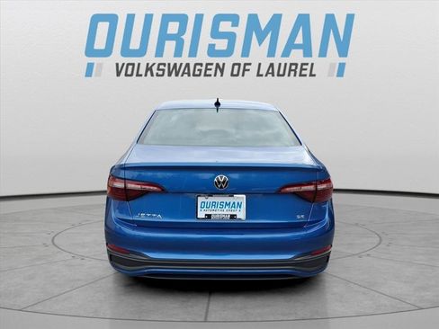 Used 2022 Volkswagen Jetta SE w/ Panoramic Sunroof Package image 3