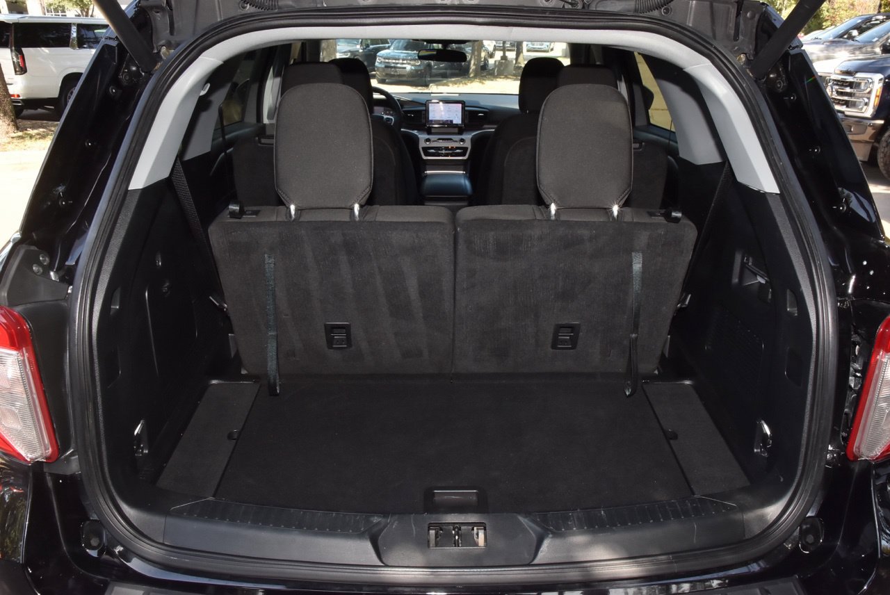 Used 2023 Ford Explorer XLT AWD/4WD image 36