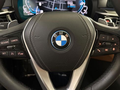 Used 2023 BMW 530e w/ Premium Package image 18