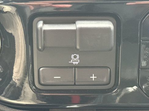Used 2024 Chevrolet Silverado 2500 LTZ w/ LTZ Convenience Package AWD/4WD image 37