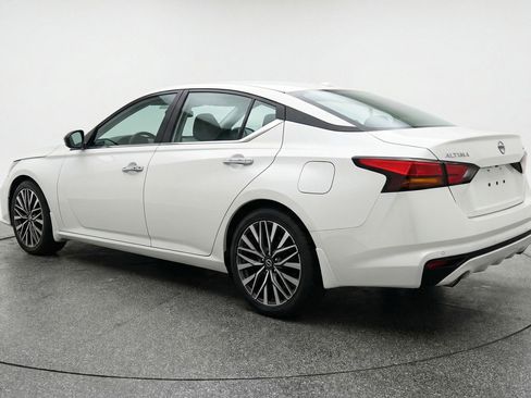 Used 2025 Nissan Altima 2.5 SV image 6