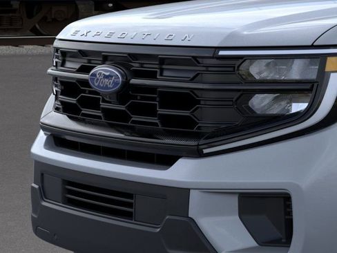New 2025 Ford Expedition Active image 19
