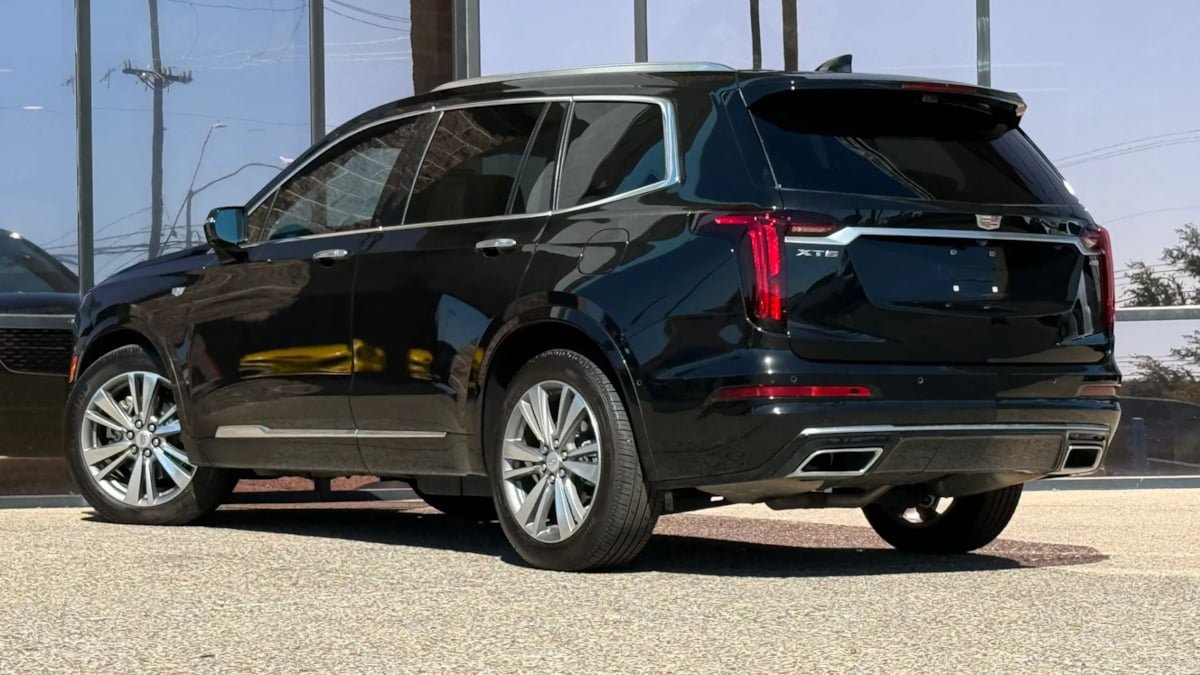 Used 2020 Cadillac XT6 Premium Luxury FWD image 7